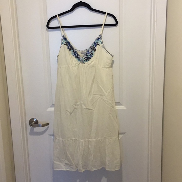 Old Navy Embroidered Tiered Summer Dress. NWOT - Picture 1 of 8
